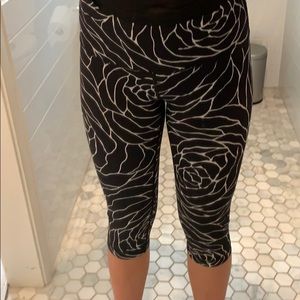 Black and white cropped Lululemon leggings
